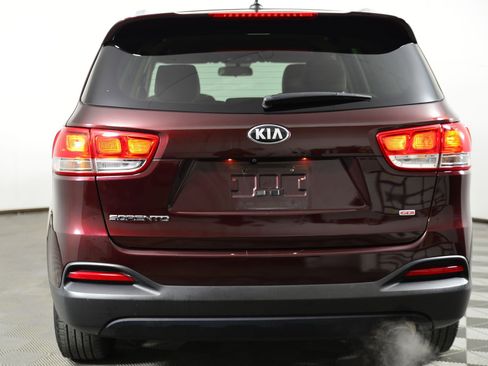 Used 2017 Kia Sorento LX image 8