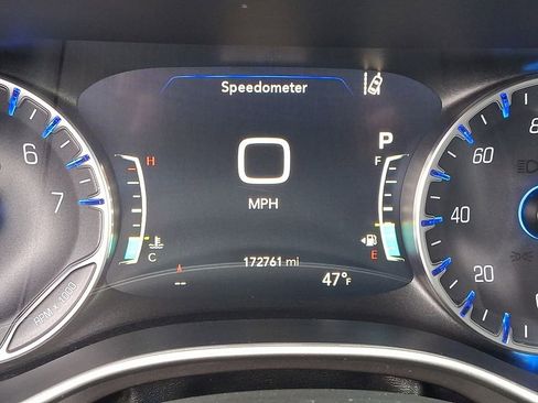 Used 2022 Chrysler Pacifica Touring-L image 25