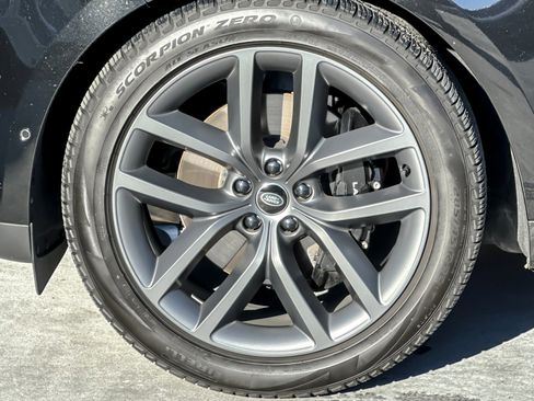 Used 2024 Land Rover Range Rover Sport SE image 26