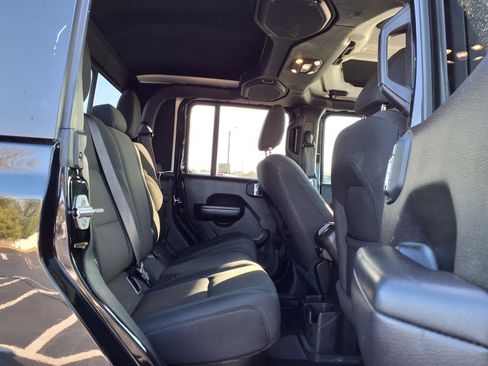Used 2021 Jeep Gladiator Willys image 25