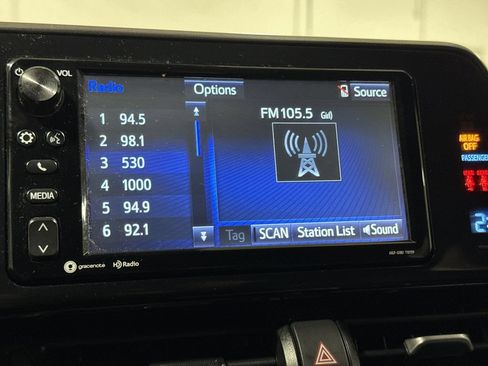Used 2018 Toyota C-HR XLE FWD image 14
