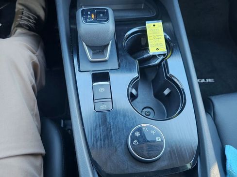 Used 2023 Nissan Rogue SV w/ SV Premium B Package image 29