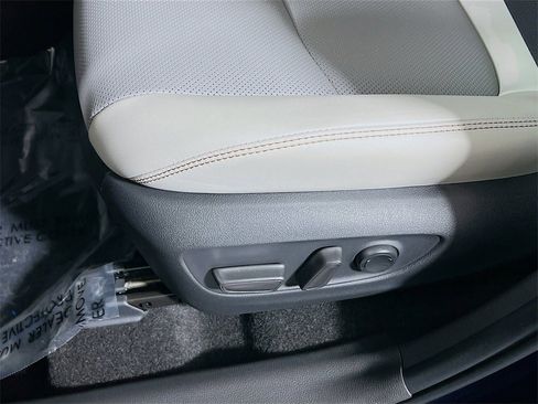 Used 2025 Toyota RAV4 Limited image 18