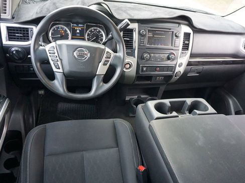 Used 2019 Nissan Titan SV image 6