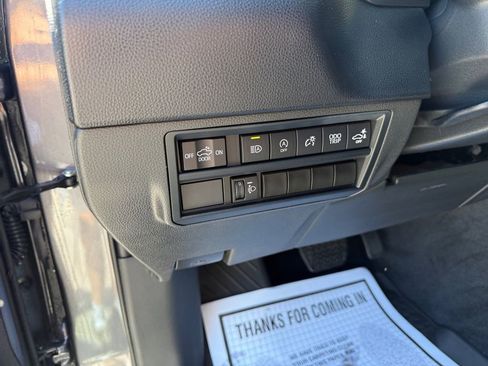 Used 2022 Toyota Tundra SR5 w/ SR5 Convenience Package AWD/4WD image 19