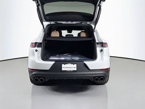 Certified 2026 Porsche Cayenne AWD/4WD image 35