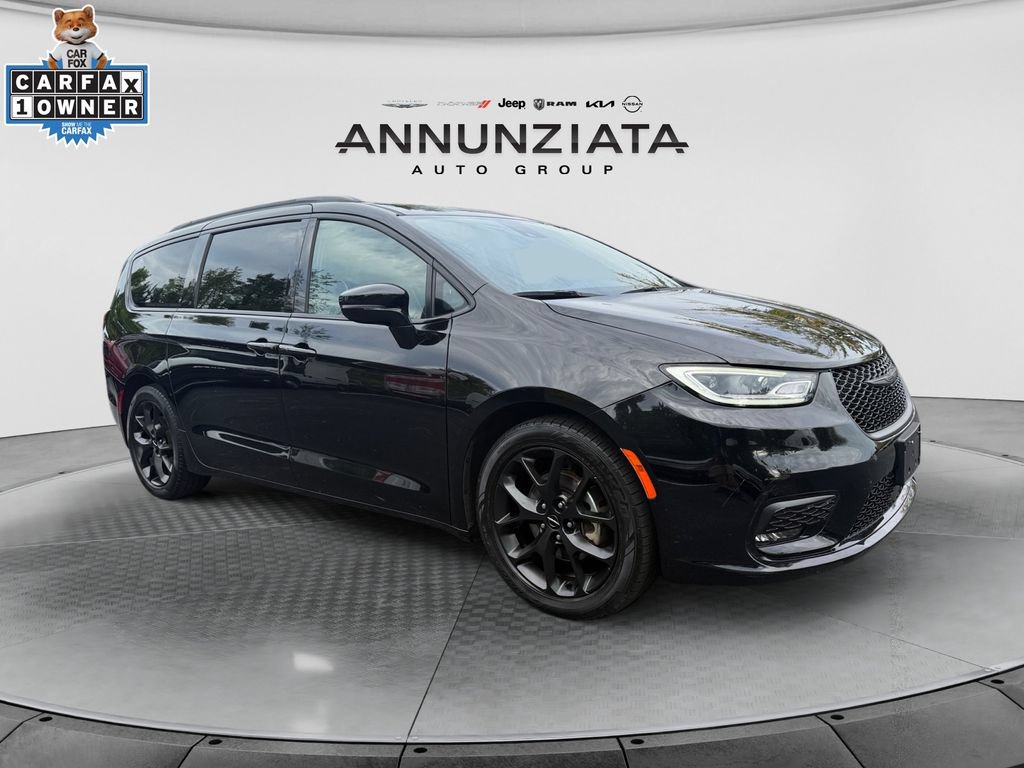 Certified 2025 Chrysler Pacifica Limited FWD image 7