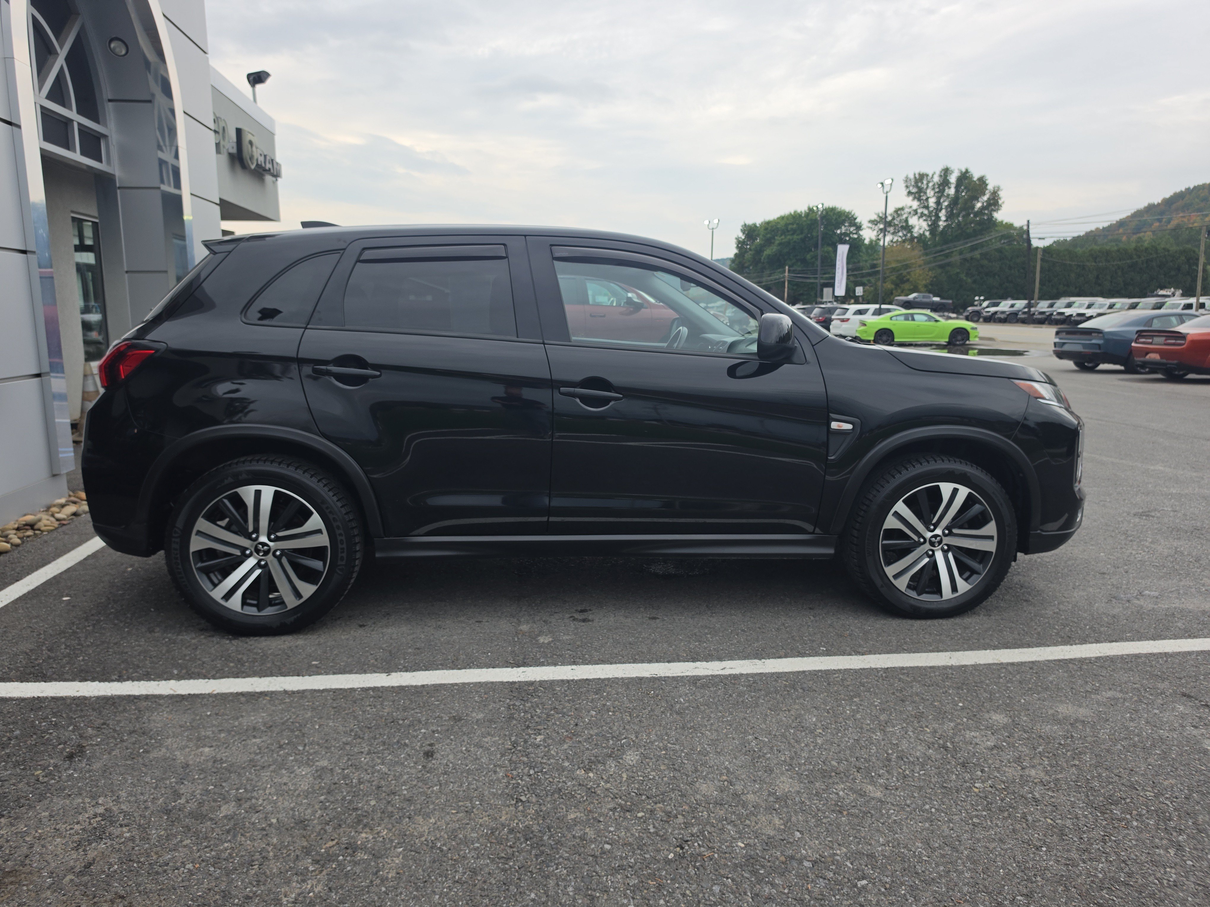 Used 2023 Mitsubishi Outlander Sport ES AWD/4WD image 2