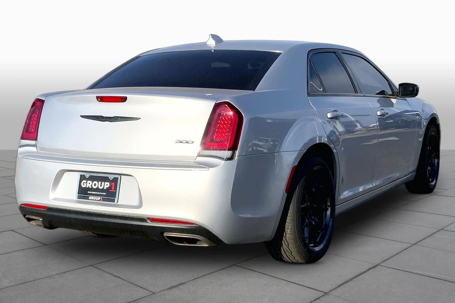 Used 2022 Chrysler 300 Touring w/ Sport Appearance Package RWD image 13