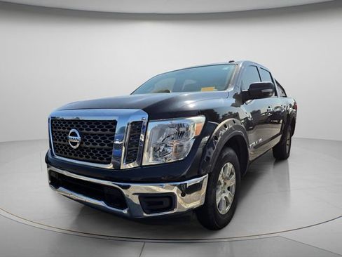 Used 2018 Nissan Titan SV w/ SV Convenience Package AWD/4WD image 4
