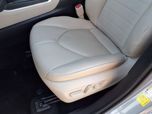 Used 2023 Toyota Highlander XLE image 26