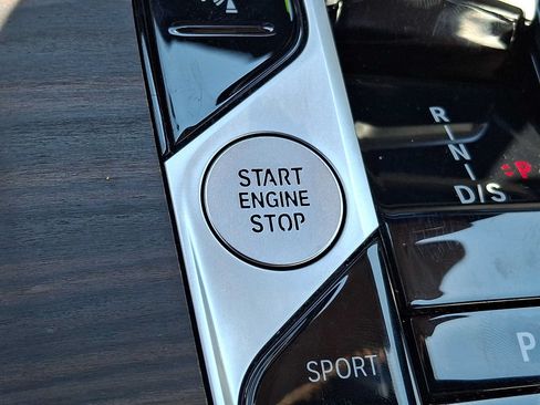 Used 2024 BMW X7 xDrive40i w/ M Sport Package AWD/4WD image 21