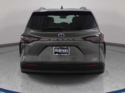 Certified 2024 Toyota Sienna XLE FWD image 6