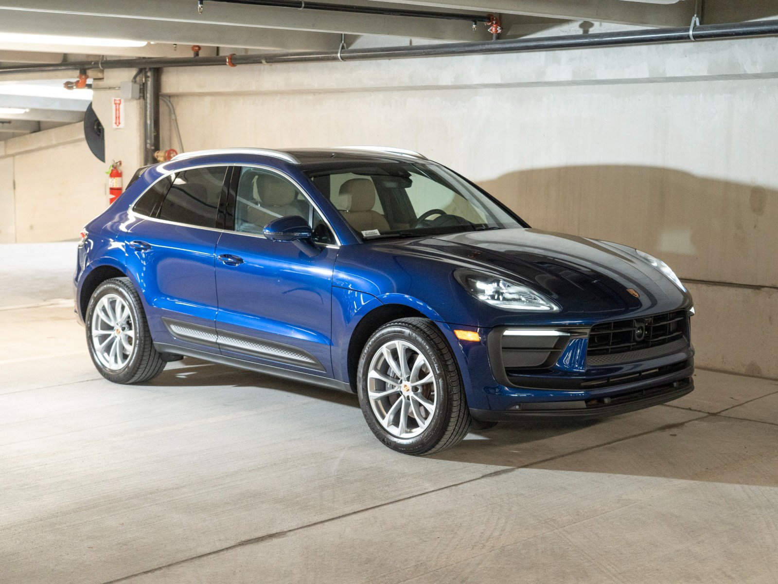 Certified 2023 Porsche Macan AWD/4WD image 7