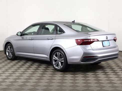 Used 2024 Volkswagen Jetta SE FWD image 8