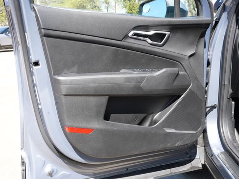 Used 2025 Kia Sportage LX image 18