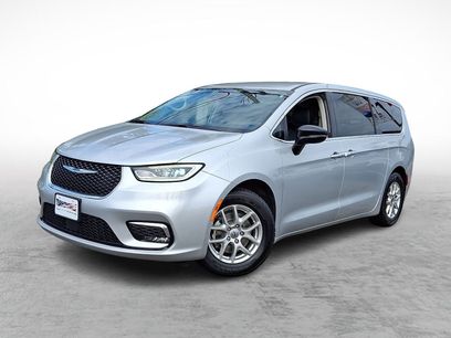 Used 2024 Chrysler Pacifica Touring-L
