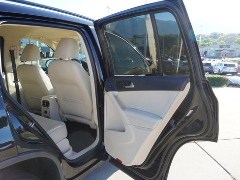 Used 2017 Volkswagen Tiguan S image 25