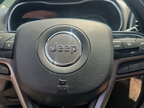 Used 2020 Jeep Cherokee Latitude FWD image 17