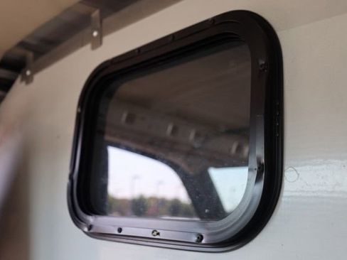 Used 2018 Chevrolet Express 2500 image 30