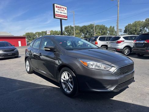 Used 2015 Ford Focus SE w/ SE Cold Weather Package FWD image 1