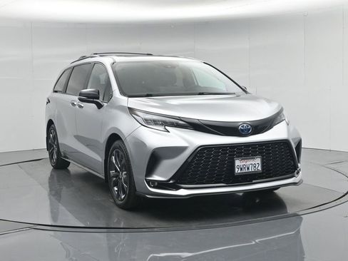 Used 2025 Toyota Sienna XSE w/ XSE Premium Package FWD image 61