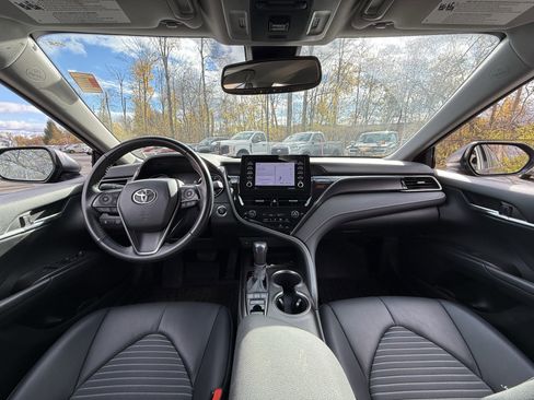 Used 2023 Toyota Camry SE image 2