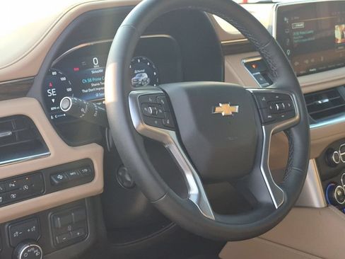 Used 2024 Chevrolet Suburban Premier w/ Premium Package RWD image 24