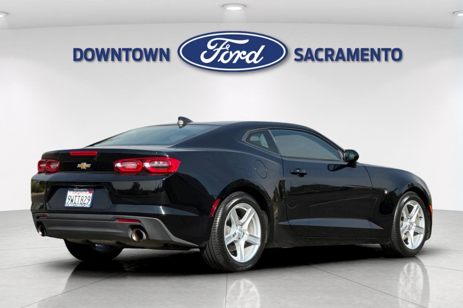 Used 2023 Chevrolet Camaro LT RWD image 7