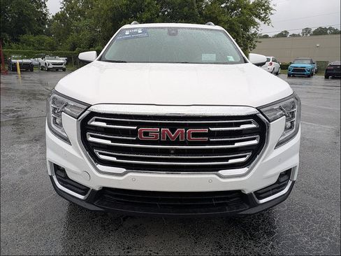 Used 2022 GMC Terrain SLT w/ Tech Package FWD image 9