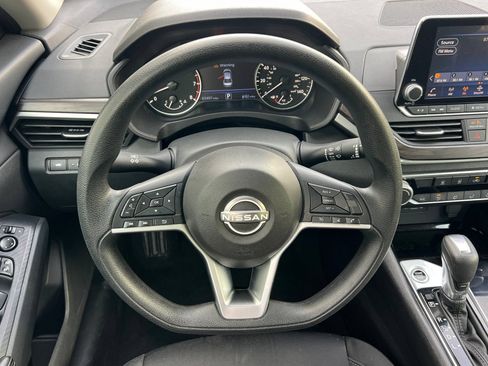 Used 2024 Nissan Altima 2.5 SV FWD image 16