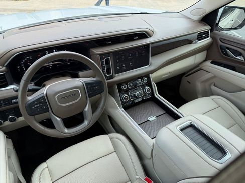 Used 2022 GMC Yukon XL Denali AWD/4WD image 6