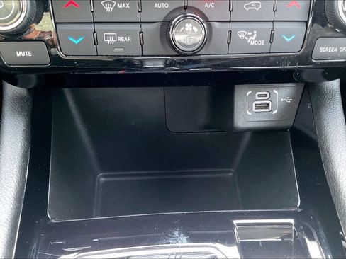 Used 2025 Jeep Compass Limited AWD/4WD image 17