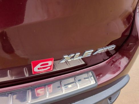 Used 2018 Toyota Highlander SE image 47