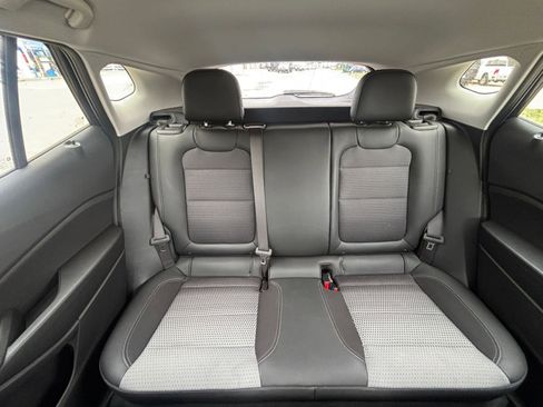 Used 2025 Chevrolet Trax LT w/ LT Convenience Package image 39