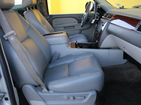 Used 2012 Chevrolet Tahoe LTZ RWD image 28