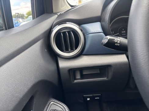 Used 2025 Nissan Versa SV FWD image 32
