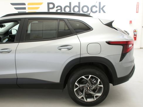 Used 2024 Chevrolet Trax LT w/ Driver Confidence Package FWD image 5