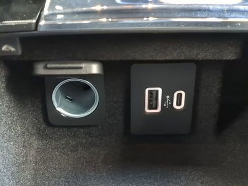 Used 2023 Lincoln Corsair Reserve image 25