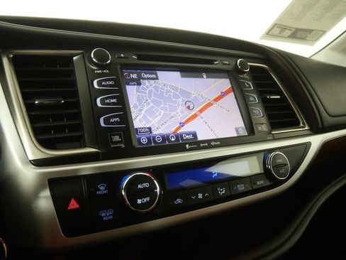 Used 2019 Toyota Highlander Limited FWD image 25