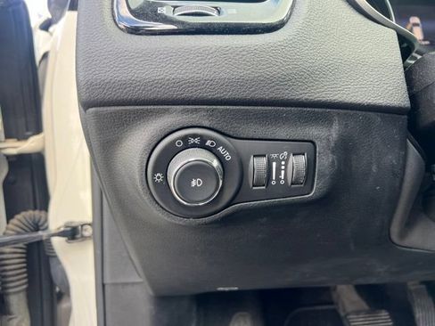 Used 2018 Jeep Compass Limited w/ Navigation Group AWD/4WD image 19