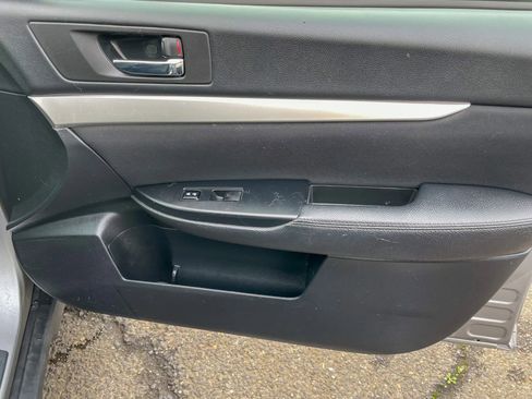 Used 2010 Subaru Outback 2.5i Premium image 36