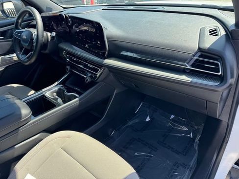 Certified 2026 Chevrolet Traverse LT w/ Driver Confidence Package FWD image 6