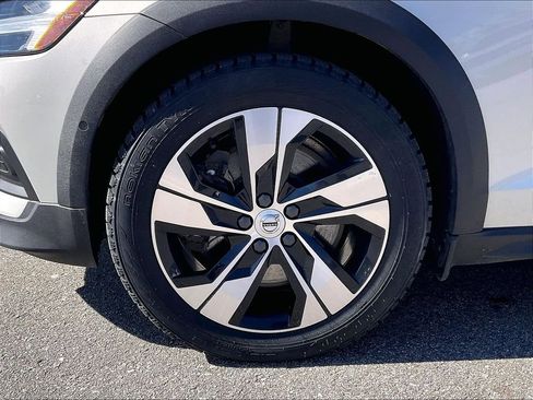 Used 2020 Volvo V60 T5 Cross Country w/ Protection Package image 7