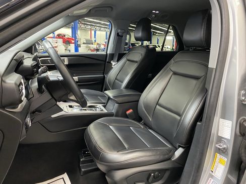 Used 2023 Ford Explorer XLT w/ Equipment Group 202A image 10