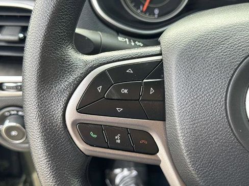 Used 2019 Jeep Cherokee Latitude w/ Popular Appearance Group image 10