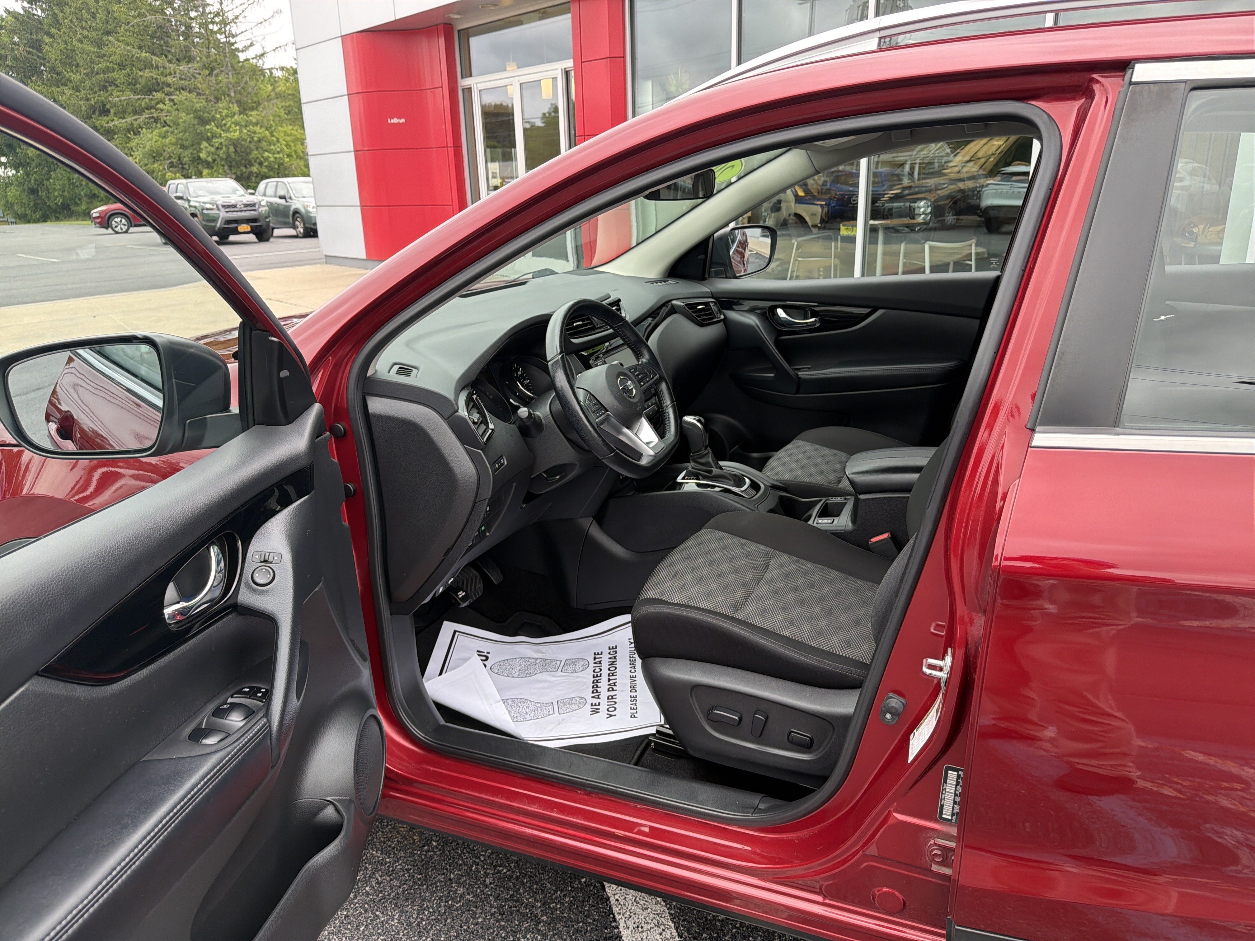 Used 2021 Nissan Rogue Sport SV AWD/4WD image 2