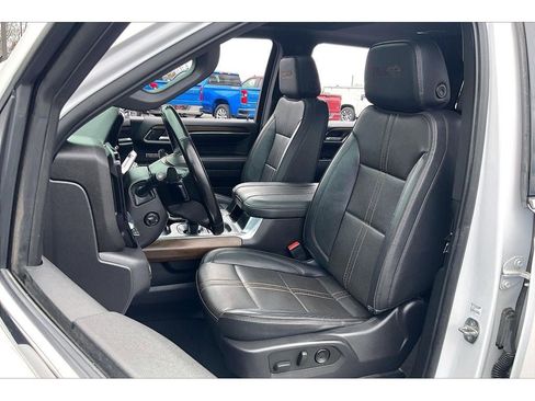 Used 2024 Chevrolet Silverado 1500 High Country w/ High Country Premium Package AWD/4WD image 27