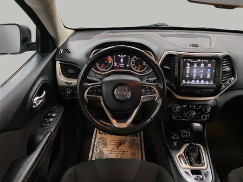 Used 2016 Jeep Cherokee Latitude w/ Comfort/Convenience Group AWD/4WD image 15