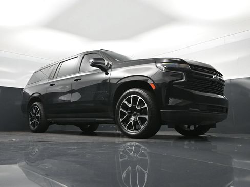 Used 2023 Chevrolet Suburban RST w/ Luxury Package AWD/4WD image 45